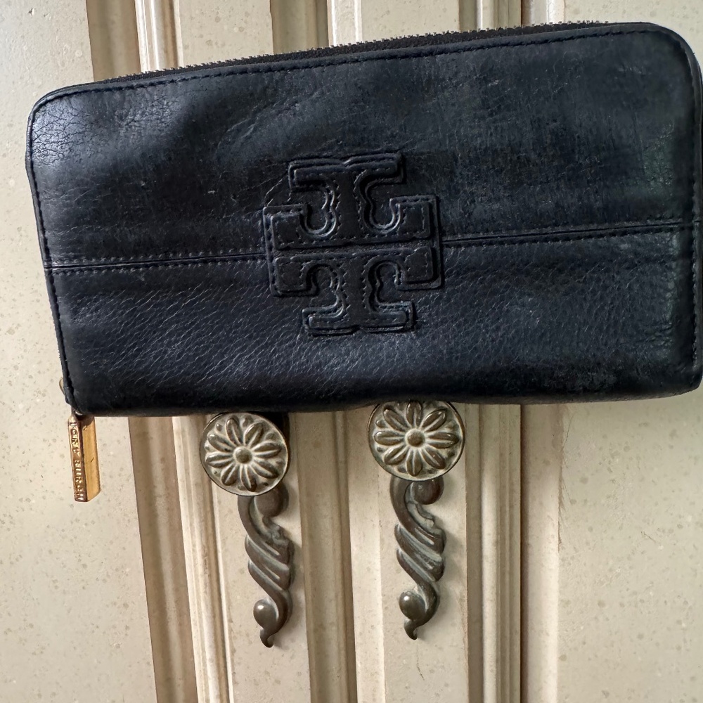 Tory Burch black leather wallet in good condition 8” long.
